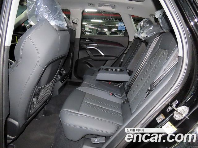 Audi Q5 — interior