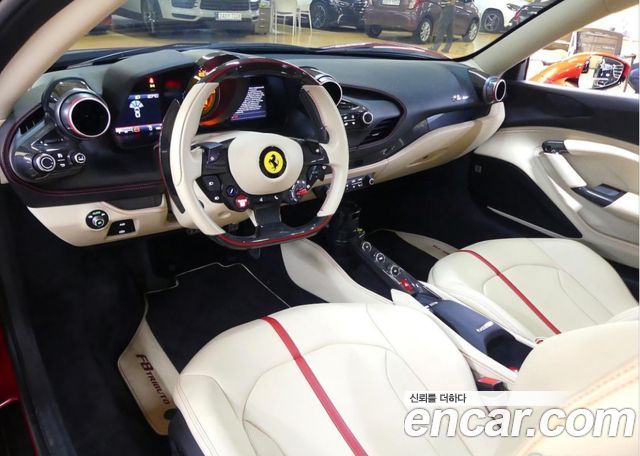 Ferrari F8 — interior