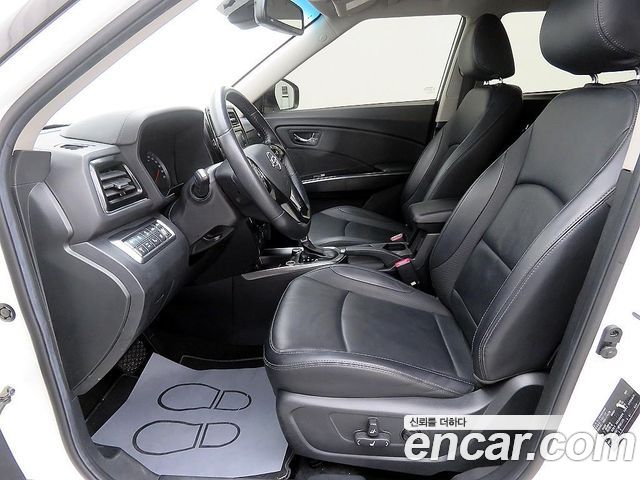 KG Mobility Tivoli — interior