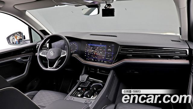 Volkswagen Touareg — interior
