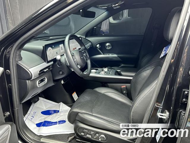 Genesis GV60 — interior