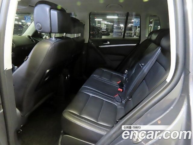 Volkswagen Tiguan — interior