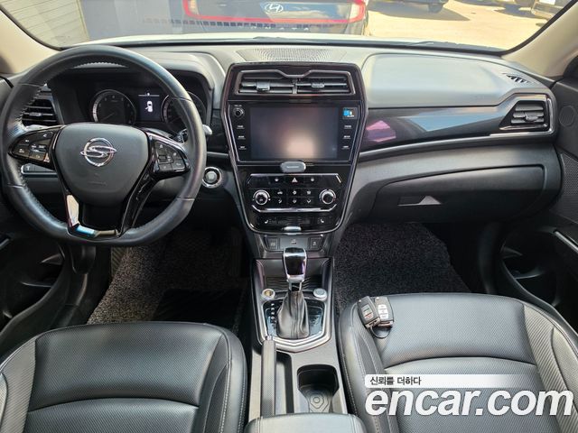 KG Mobility Tivoli — interior