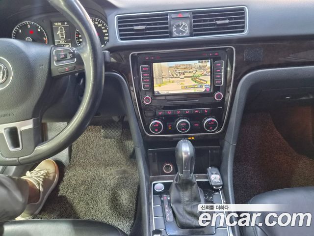 Volkswagen Passat — interior
