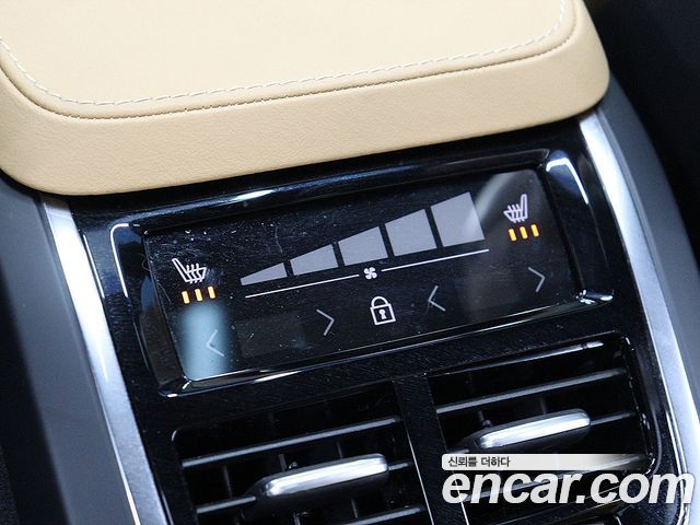 Volvo XC90 — interior