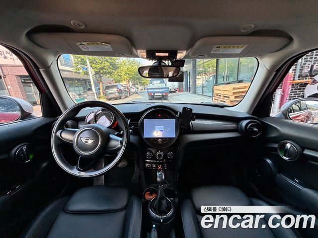 MINI Cooper — interior