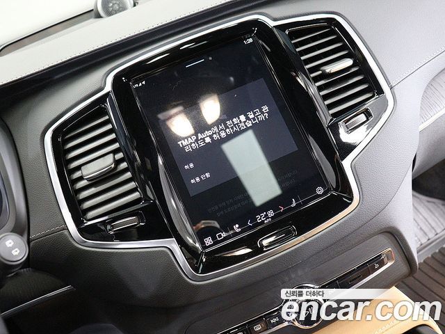 Volvo XC90 — interior