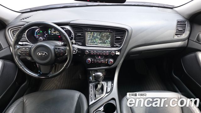 Kia K5 — interior