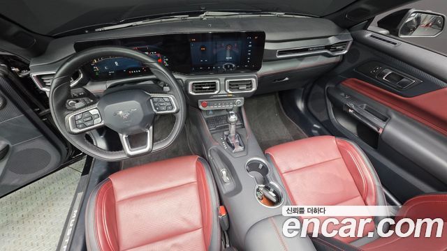 Ford Mustang — interior