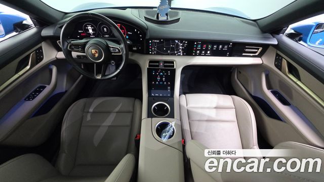 Porsche Taycan — interior