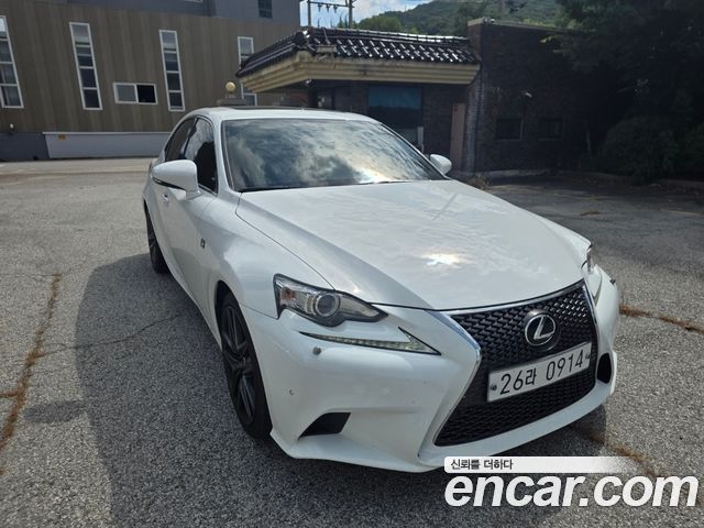 Lexus IS — exterior