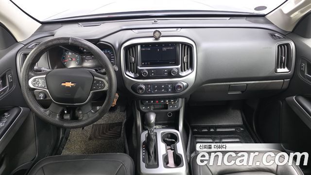 Chevrolet Korea Colorado — interior