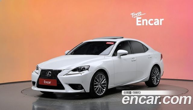 Lexus IS — exterior