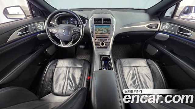 Lincoln MKZ — interior