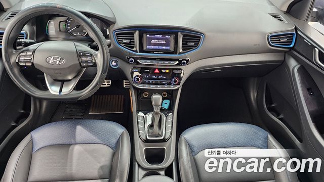 Hyundai Ioniq — interior