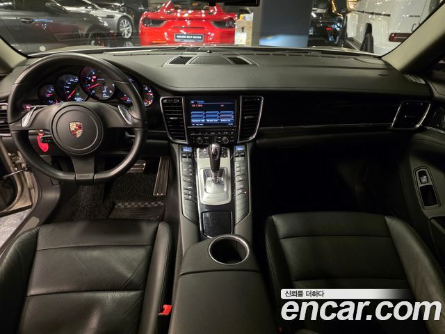 Porsche Panamera — interior