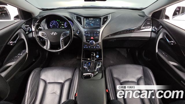 Hyundai Grandeur — interior