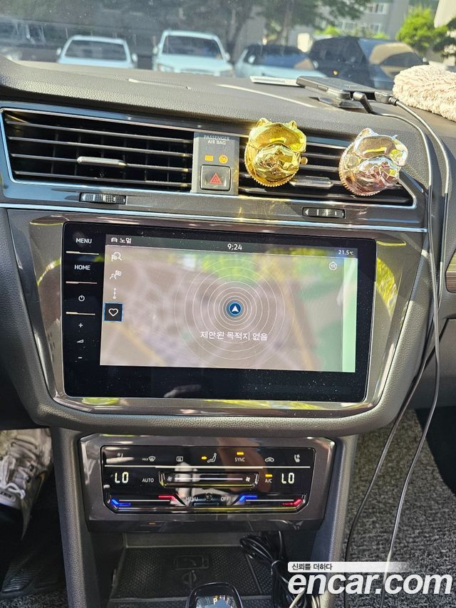 Volkswagen Tiguan — interior