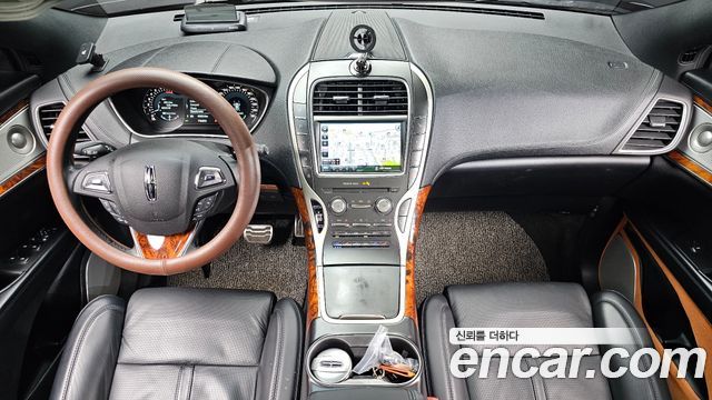 Lincoln MKX — interior