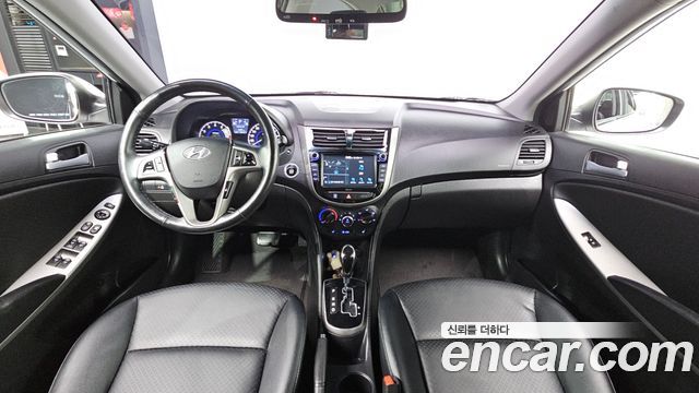 Hyundai Accent — interior