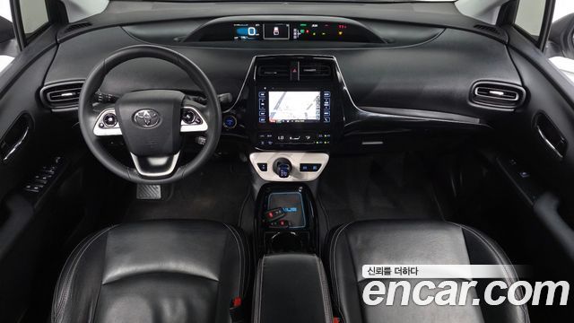 Toyota Prius — interior