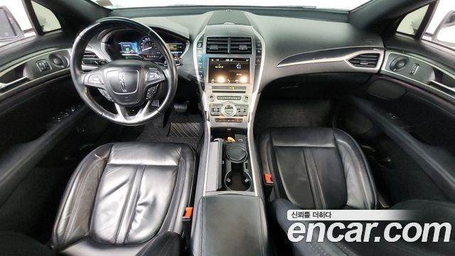 Lincoln MKZ — interior