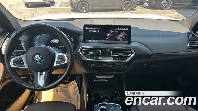 BMW iX3 — interior