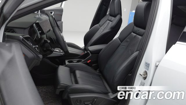 Audi Q4 e-tron — interior
