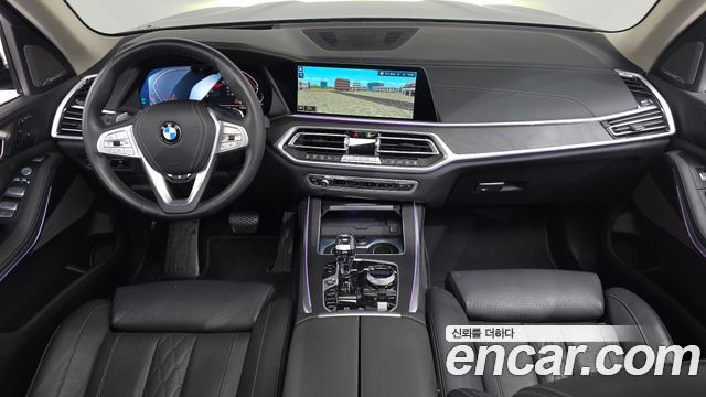 BMW X7 — interior