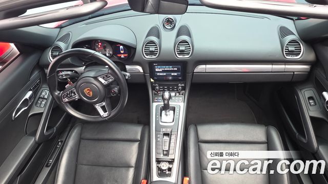 Porsche 718 — interior
