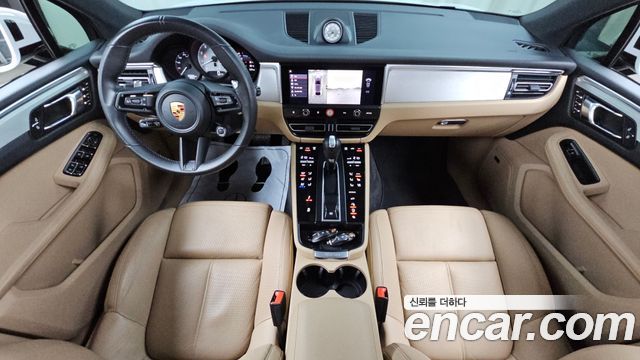 Porsche Macan — interior