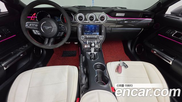 Ford Mustang — interior