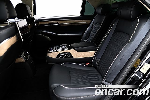 Genesis G90 — interior