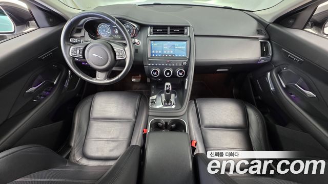 Jaguar E-Pace — interior