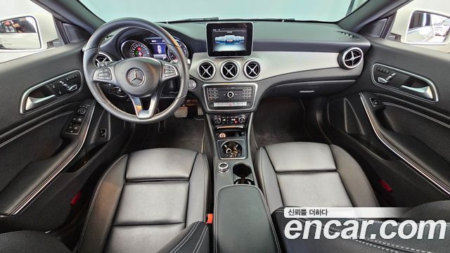 Mercedes-Benz CLA-Class — interior