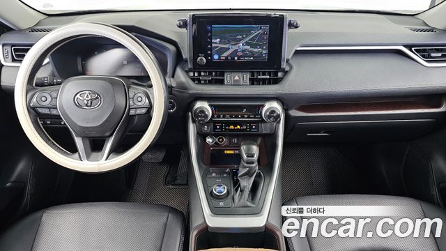 Toyota RAV4 — interior