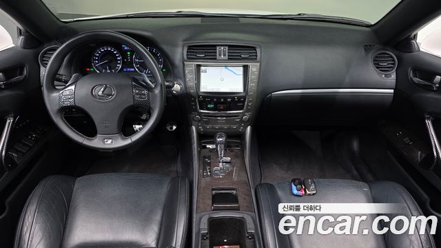 Lexus IS — interior