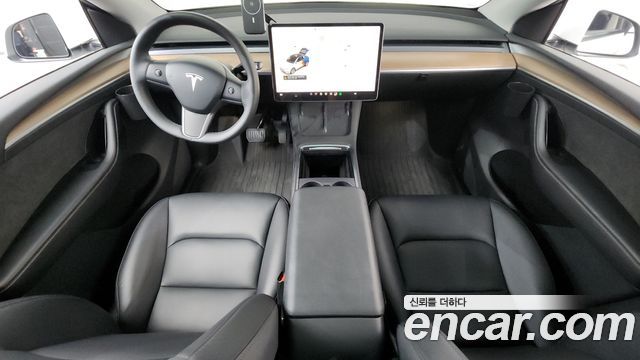 Tesla Model Y — interior