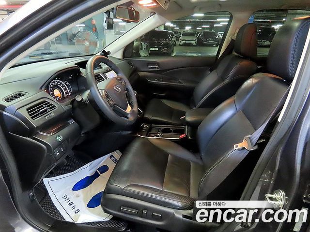 Honda CR-V — interior