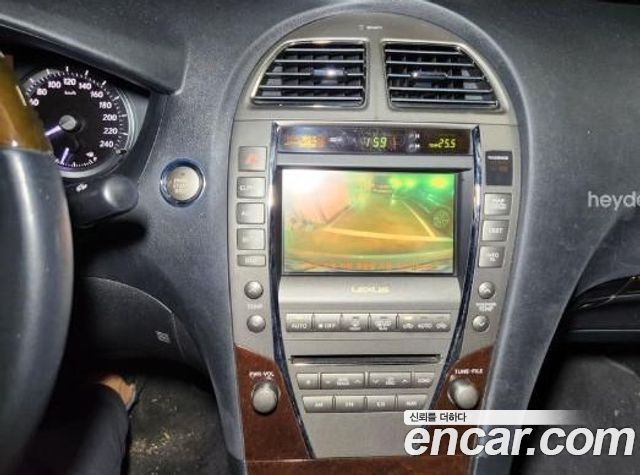 Lexus ES — interior