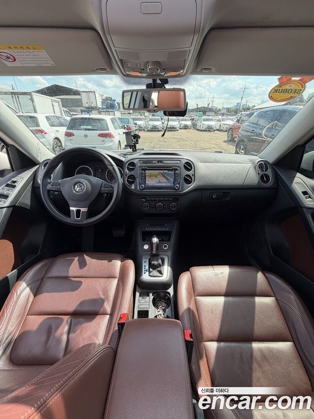 Volkswagen Tiguan — interior