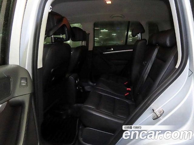 Volkswagen Tiguan — interior
