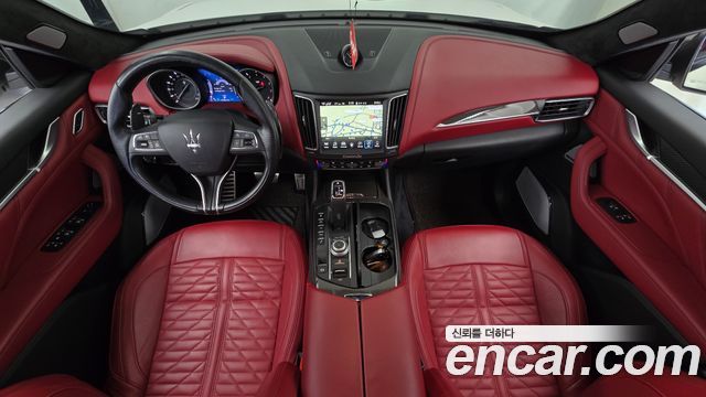 Maserati Levante — interior