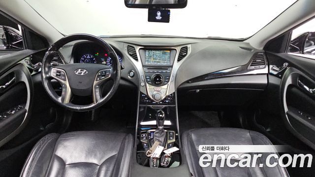 Hyundai Grandeur — interior