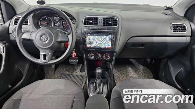Volkswagen Polo — interior
