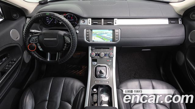 Land Rover Range Rover Evoque — interior