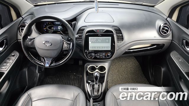 Renault Korea QM3 — interior