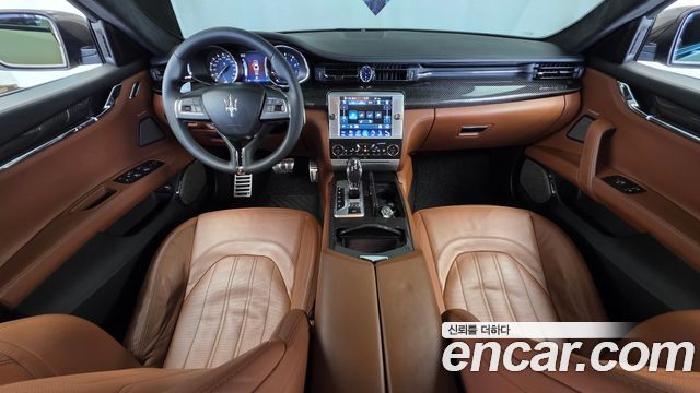Maserati Quattroporte — interior