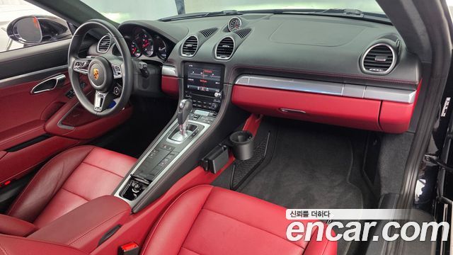 Porsche 718 — interior