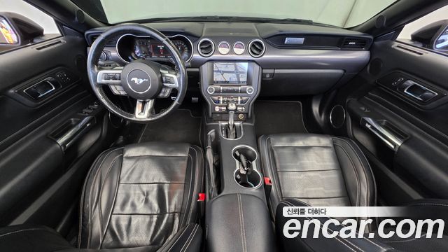 Ford Mustang — interior